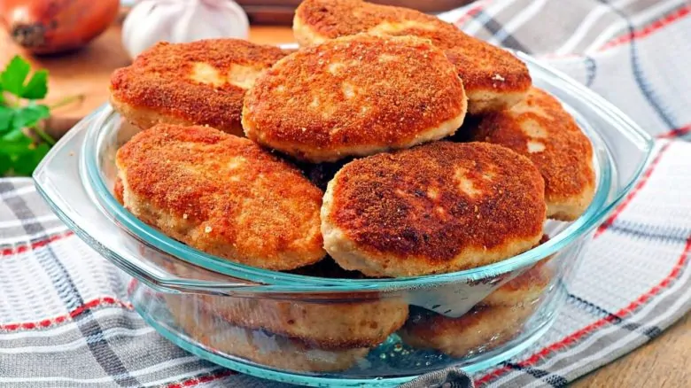 Piščančji kotleti iz knjige Cooking iz leta 1959. Za enak okus se dosledno držite recepta do grama. In brez česna, čebule ali paprike.